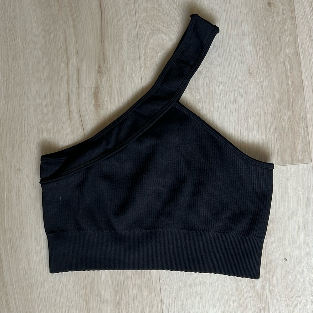 Black ribbed gym crop top
